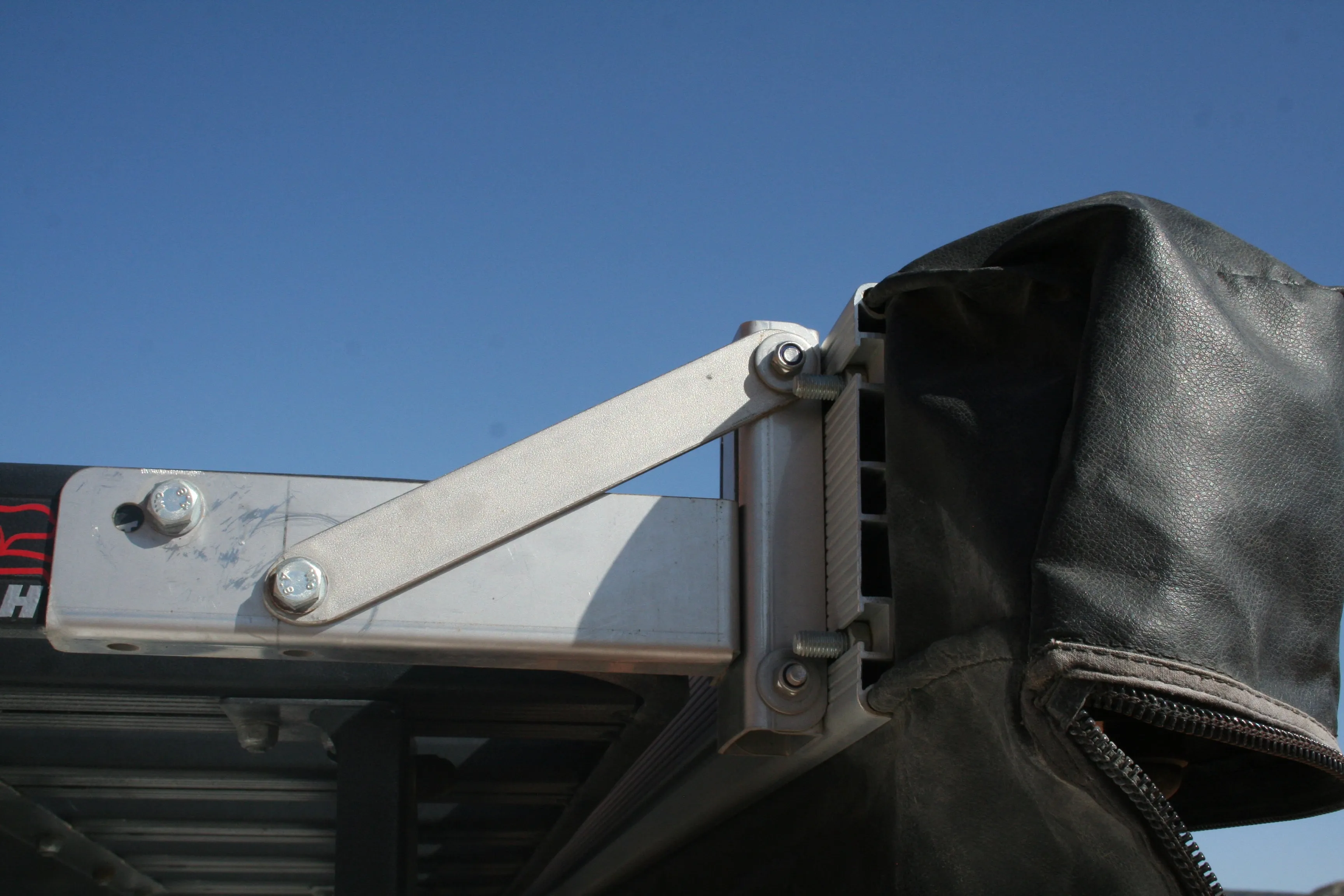 EEZI-AWN | Bat 270 Awning